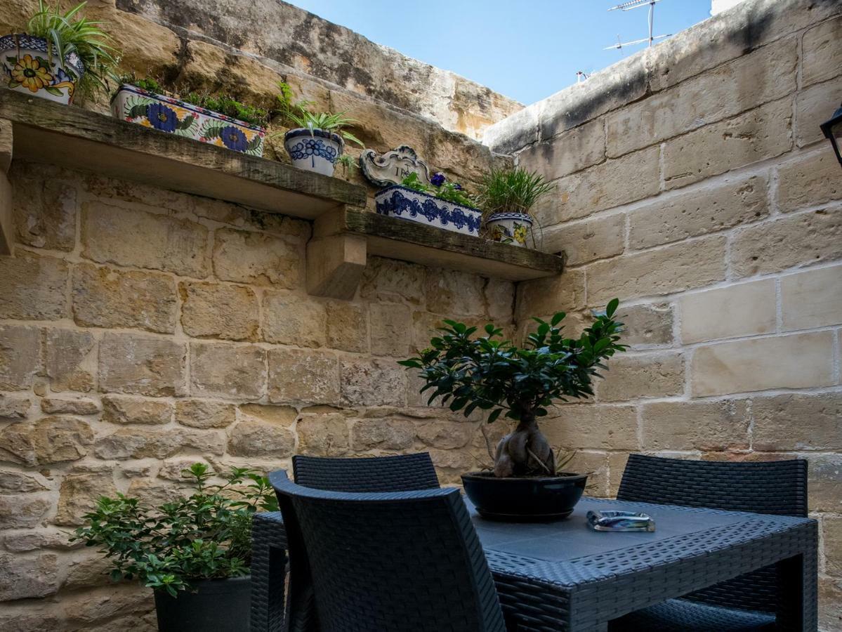 Julesy'S Bnb Cospicua Exterior foto